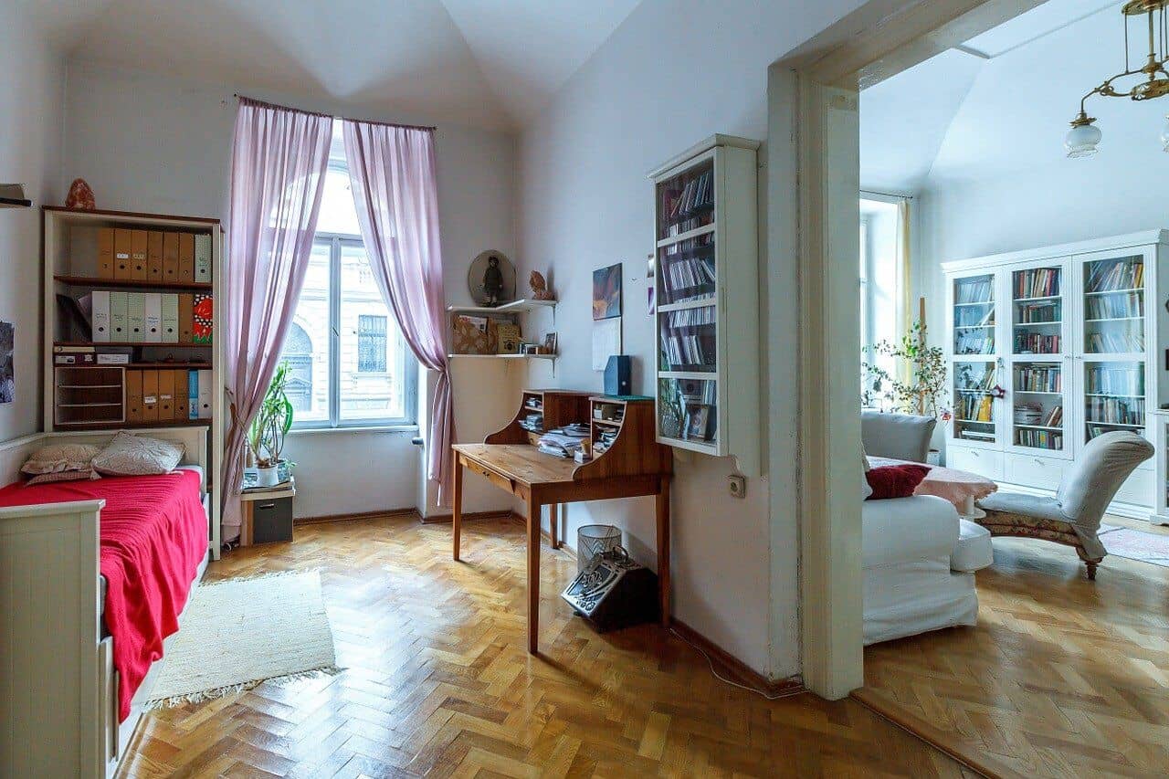 Renting an Apartment vs. Renting a House